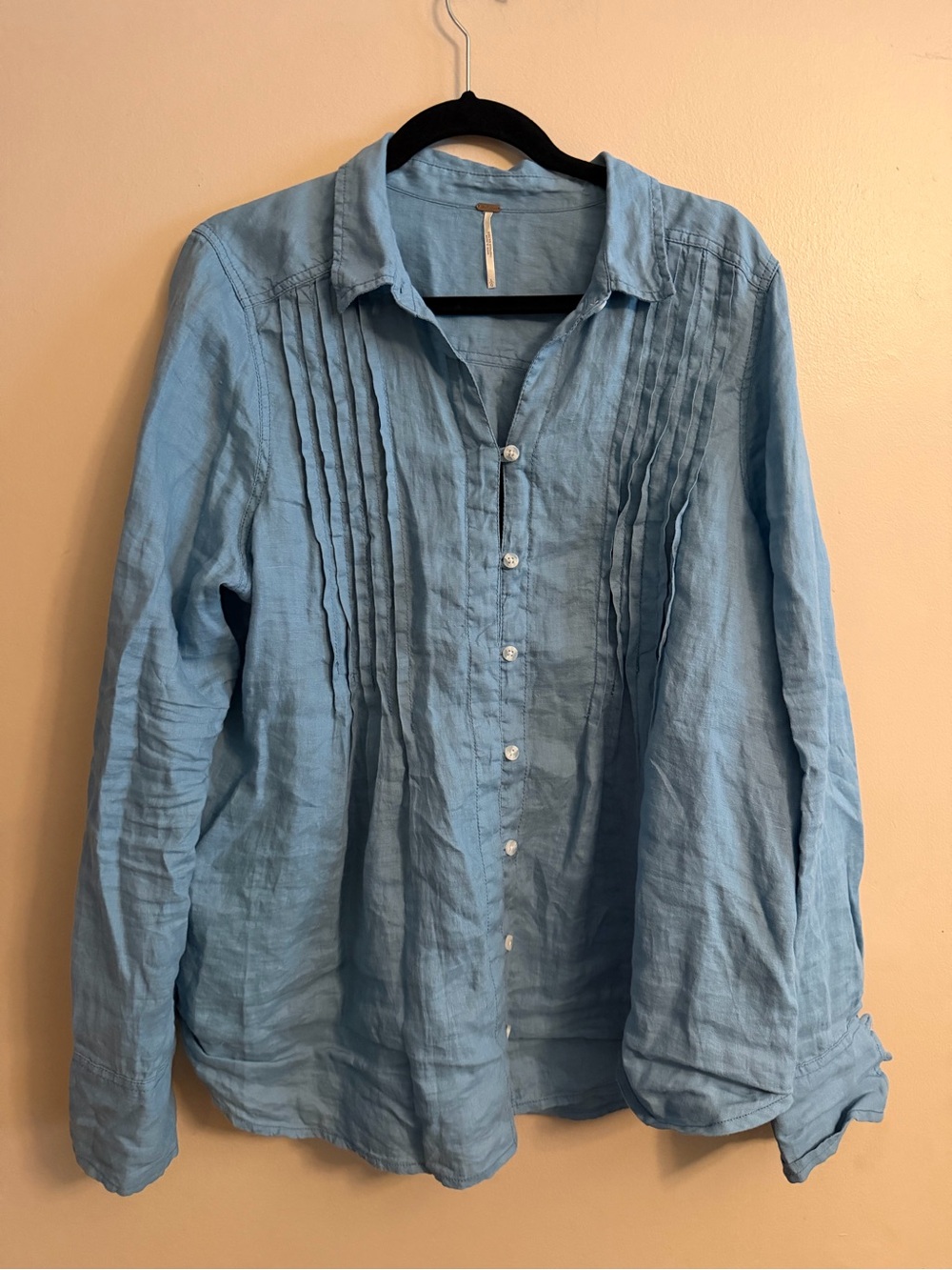 Women’s light blue linen shirt